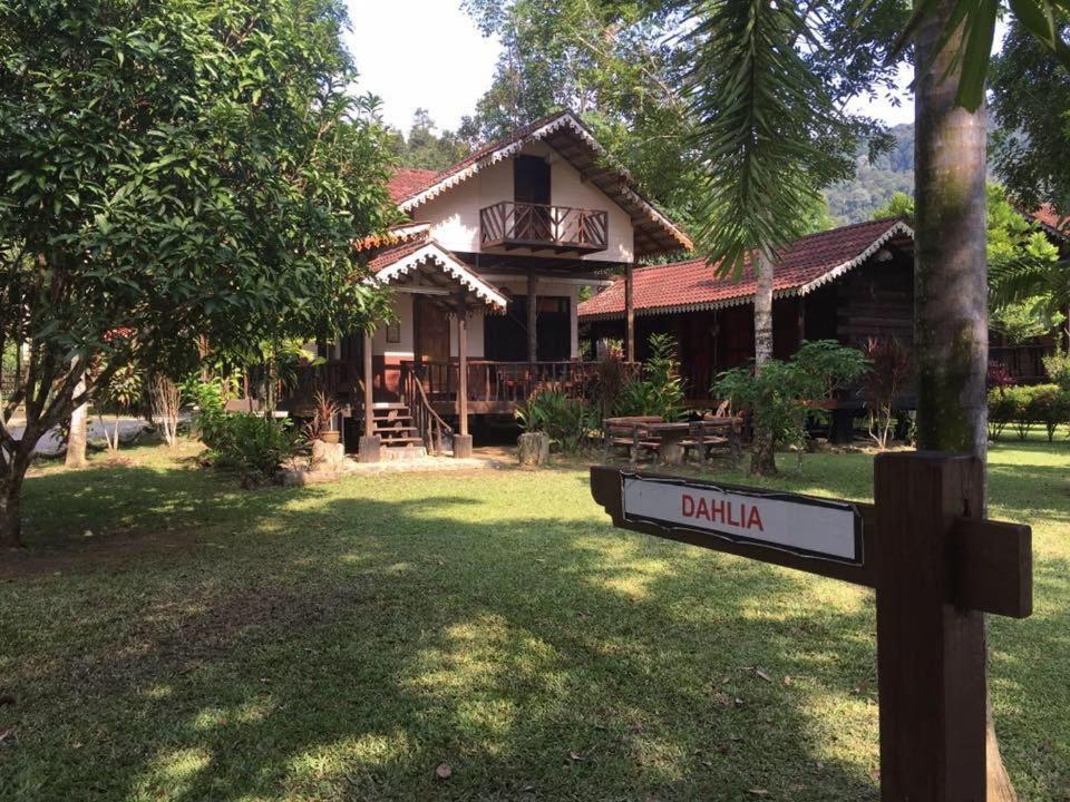 Rustic Chalet - Dahlia N Mawar At Sedim Vista كوليم المظهر الخارجي الصورة