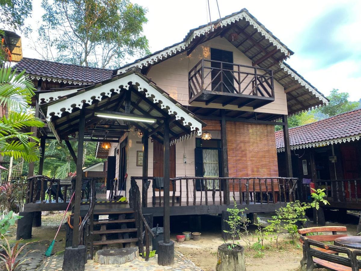 Rustic Chalet - Dahlia N Mawar At Sedim Vista كوليم المظهر الخارجي الصورة