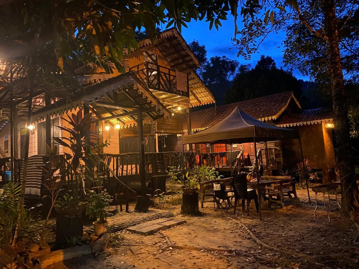 Rustic Chalet - Dahlia N Mawar At Sedim Vista كوليم المظهر الخارجي الصورة