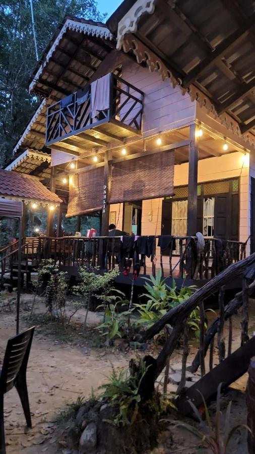 Rustic Chalet - Dahlia N Mawar At Sedim Vista كوليم المظهر الخارجي الصورة